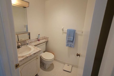 Condo in Palm Springs, Florida, 1 bedroom  № 1182373 - photo 7