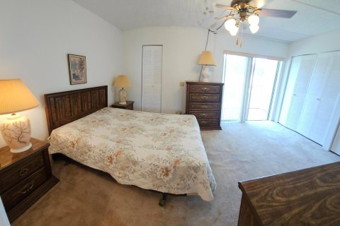 Condo in Palm Springs, Florida, 1 bedroom  № 1182373 - photo 10