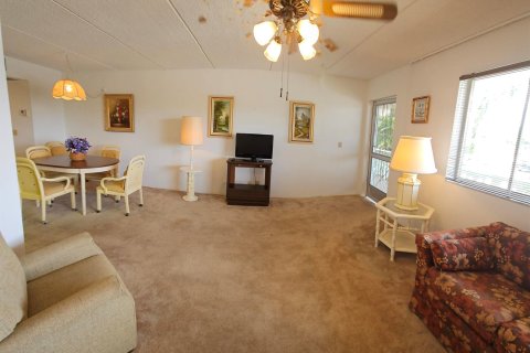 Condo in Palm Springs, Florida, 1 bedroom  № 1182373 - photo 12