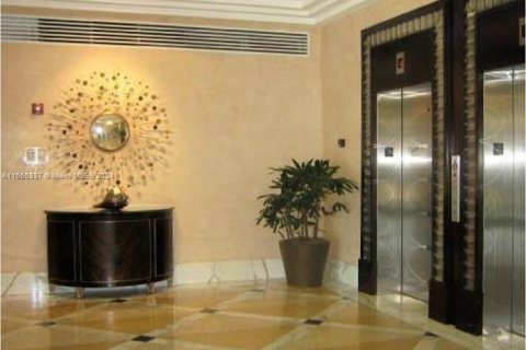 Condo in Miami Beach, Florida, 1 bedroom  № 1378817 - photo 8