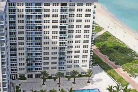 Condo in Miami Beach, Florida, 1 bedroom  № 1378817 - photo 3