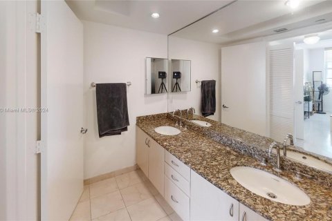 Condo in Miami Beach, Florida, 1 bedroom  № 1378817 - photo 26