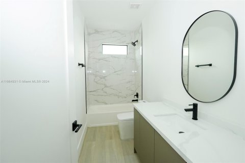 Immobilier commercial à vendre à Miami, Floride: 369.75 m2 № 1378856 - photo 13