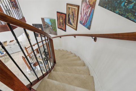 Casa en venta en Miami, Florida, 5 dormitorios, 338.63 m2 № 1378818 - foto 14