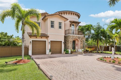 Villa ou maison à vendre à Miami, Floride: 5 chambres, 338.63 m2 № 1378818 - photo 2