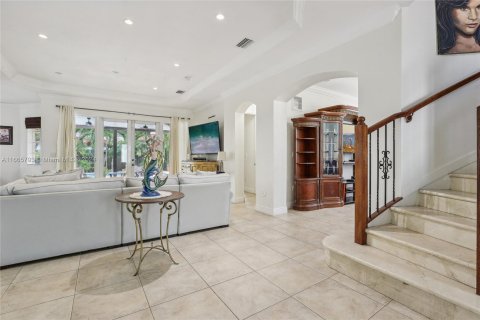 Villa ou maison à vendre à Miami, Floride: 5 chambres, 338.63 m2 № 1378818 - photo 5