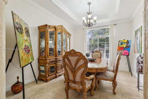 House in Miami, Florida 5 bedrooms, 338.63 sq.m. № 1378818 - photo 10