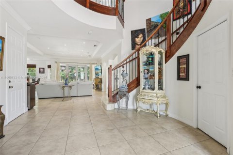 Villa ou maison à vendre à Miami, Floride: 5 chambres, 338.63 m2 № 1378818 - photo 4