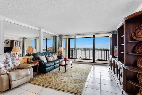 Condo in North Palm Beach, Florida, 2 bedrooms  № 741924 - photo 14