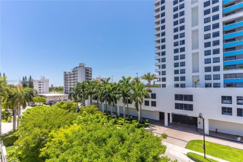 Condo in Miami Beach, Florida, 2 bedrooms  № 1230751 - photo 3