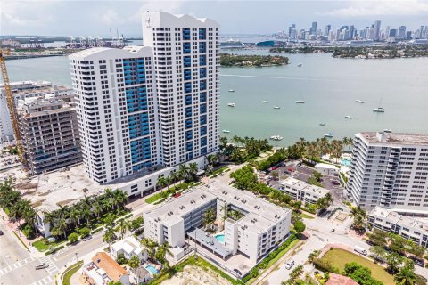 Condo in Miami Beach, Florida, 2 bedrooms  № 1230751 - photo 25