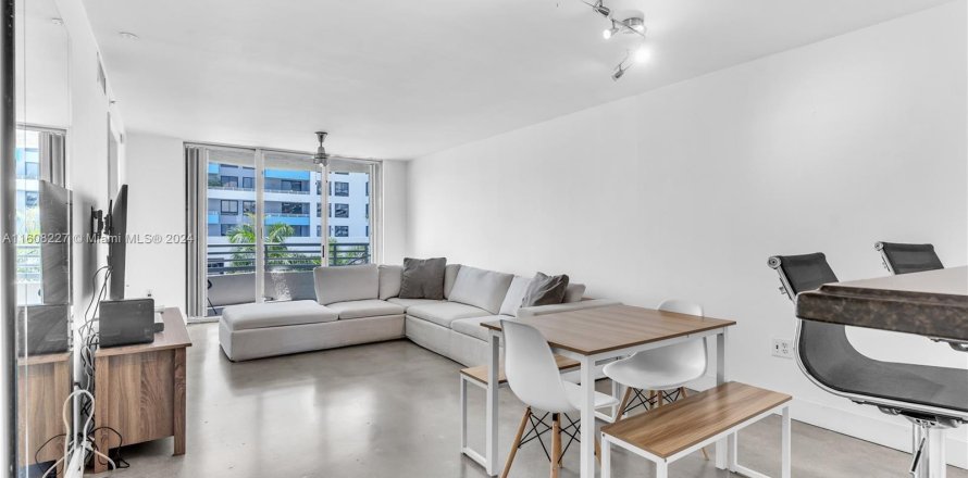 Condominio en Miami Beach, Florida, 2 dormitorios  № 1230751