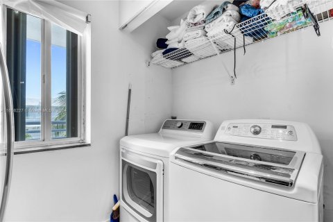 Condo in Miami Beach, Florida, 2 bedrooms  № 1230751 - photo 9