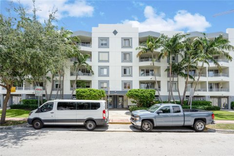 Condo in Miami Beach, Florida, 2 bedrooms  № 1230751 - photo 27