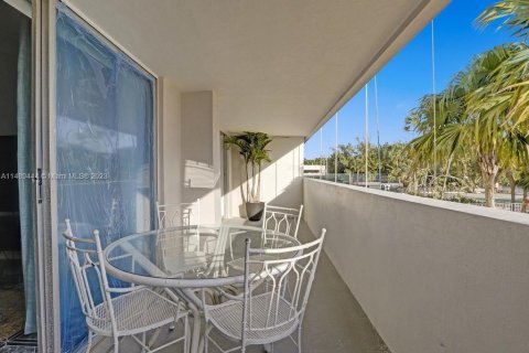 Condo in Sunny Isles Beach, Florida, 1 bedroom  № 851584 - photo 19