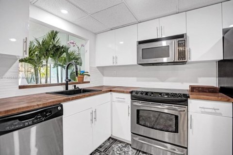 Condo in Sunny Isles Beach, Florida, 1 bedroom  № 851584 - photo 8