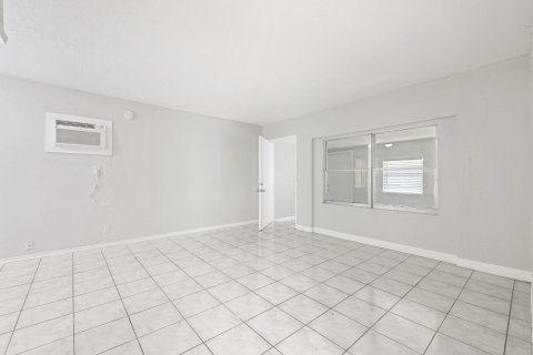 House in Fort Lauderdale, Florida 2 bedrooms, 80.45 sq.m. № 987417 - photo 9