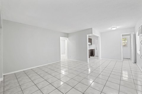 House in Fort Lauderdale, Florida 2 bedrooms, 80.45 sq.m. № 987417 - photo 17