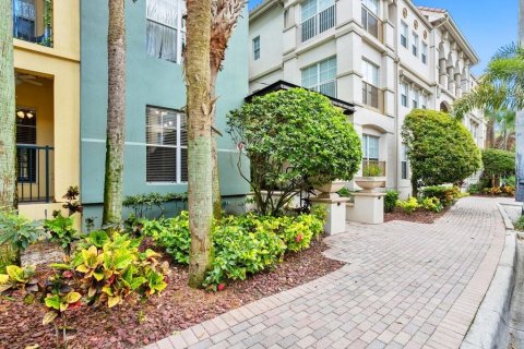 Condo in Tampa, Florida, 1 bedroom  № 1341575 - photo 2