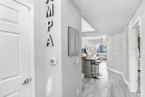 Condominio en venta en Tampa, Florida, 1 dormitorio, 66.98 m2 № 1341575 - foto 6