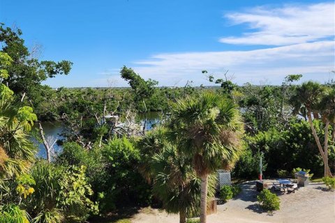 Condo in Placida, Florida, 2 bedrooms  № 865717 - photo 11