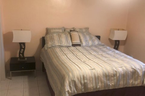 Condo in North Miami Beach, Florida, 1 bedroom  № 841779 - photo 8