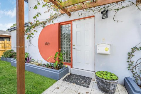Casa en venta en Miami, Florida, 4 dormitorios, 194.63 m2 № 1078323 - foto 4
