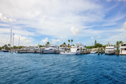 Villa ou maison à vendre à Fort Lauderdale, Floride: 5 chambres, 649.76 m2 № 761053 - photo 1