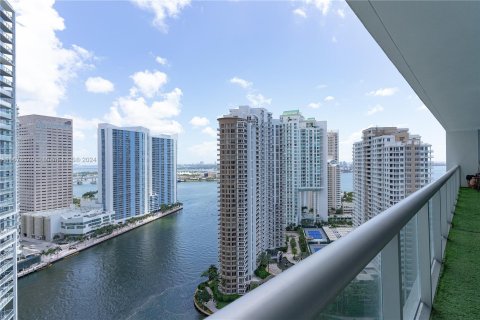 Condo in Miami, Florida, 2 bedrooms  № 1404598 - photo 1