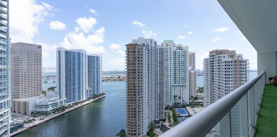 Condo in Miami, Florida, 2 bedrooms  № 1404598