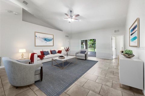Villa ou maison à vendre à Palm Coast, Floride: 4 chambres, 174.01 m2 № 722202 - photo 2