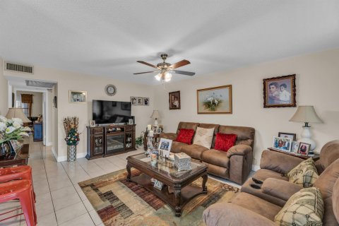 Condo in West Palm Beach, Florida, 2 bedrooms  № 1154441 - photo 20