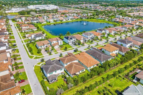 Villa ou maison à vendre à Lake Worth, Floride: 4 chambres, 343.74 m2 № 949011 - photo 2