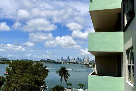 Condo in Miami Beach, Florida, 1 bedroom  № 1237844 - photo 1