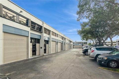 Propiedad comercial en venta en Miami, Florida № 1401419 - foto 5