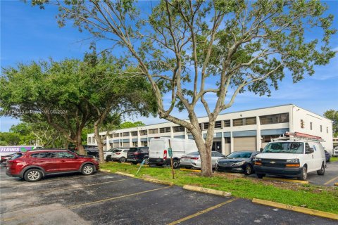 Propiedad comercial en venta en Miami, Florida № 1401419 - foto 7