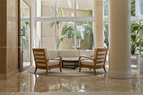 Condo in Miami, Florida, 1 bedroom  № 1401456 - photo 11