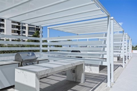 Condo in Miami, Florida, 1 bedroom  № 1401456 - photo 21