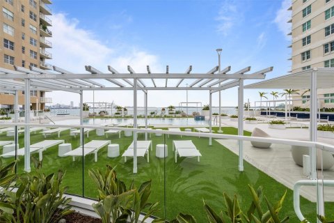 Condo in Miami, Florida, 1 bedroom  № 1401456 - photo 24