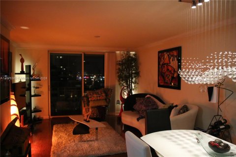 Condo in Miami, Florida, 1 bedroom  № 1401456 - photo 3