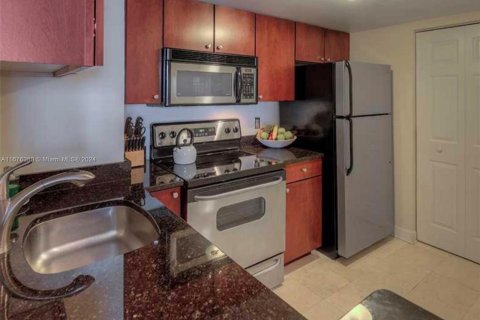 Condo in Miami, Florida, 1 bedroom  № 1401456 - photo 5