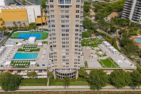 Condo in Miami, Florida, 1 bedroom  № 1401456 - photo 13