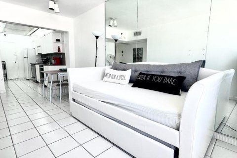 Condominio en venta en Miami Beach, Florida, 1 dormitorio, 52.49 m2 № 140017 - foto 1
