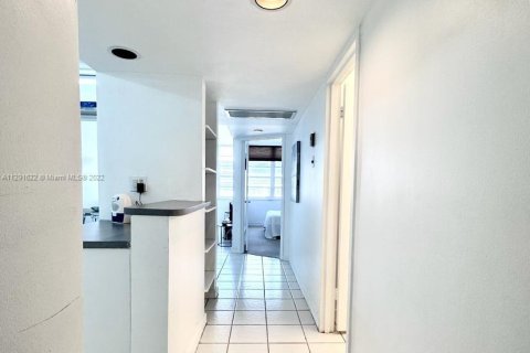 Condominio en venta en Miami Beach, Florida, 1 dormitorio, 52.49 m2 № 140017 - foto 2