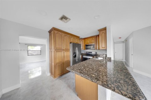 Casa en venta en Margate, Florida, 4 dormitorios, 163.32 m2 № 1305279 - foto 11