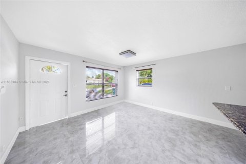 Casa en venta en Margate, Florida, 4 dormitorios, 163.32 m2 № 1305279 - foto 6