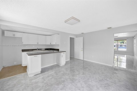 Casa en venta en Margate, Florida, 4 dormitorios, 163.32 m2 № 1305279 - foto 12