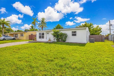 Villa ou maison à vendre à Margate, Floride: 4 chambres, 163.32 m2 № 1305279 - photo 3