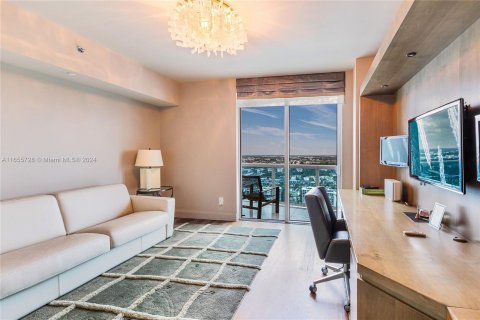 Copropriété à louer à Hollywood, Floride: 3 chambres, 315.4 m2 № 1355185 - photo 4