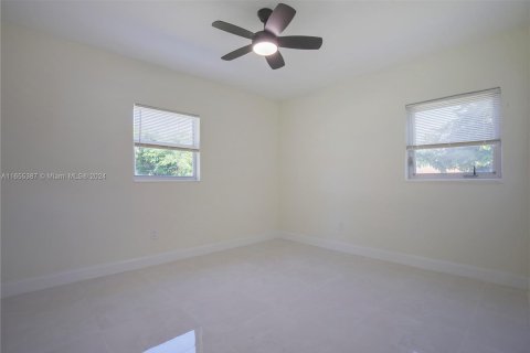 House in Cutler Bay, Florida 3 bedrooms, 120.59 sq.m. № 1355108 - photo 15